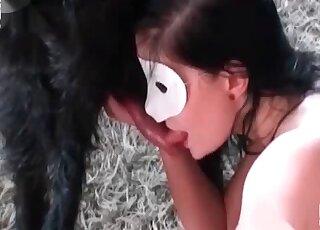 Spoiled slut girl licks her canine’s pink dick in a XXX homemade zoo vid